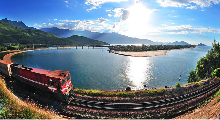 unveiling-vietnams-central-heritage-a-train-journey-from-hue-to-da-nang-240826013753