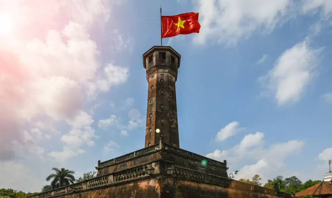 vietnam-flag-history-meaning-attractions-240826015219